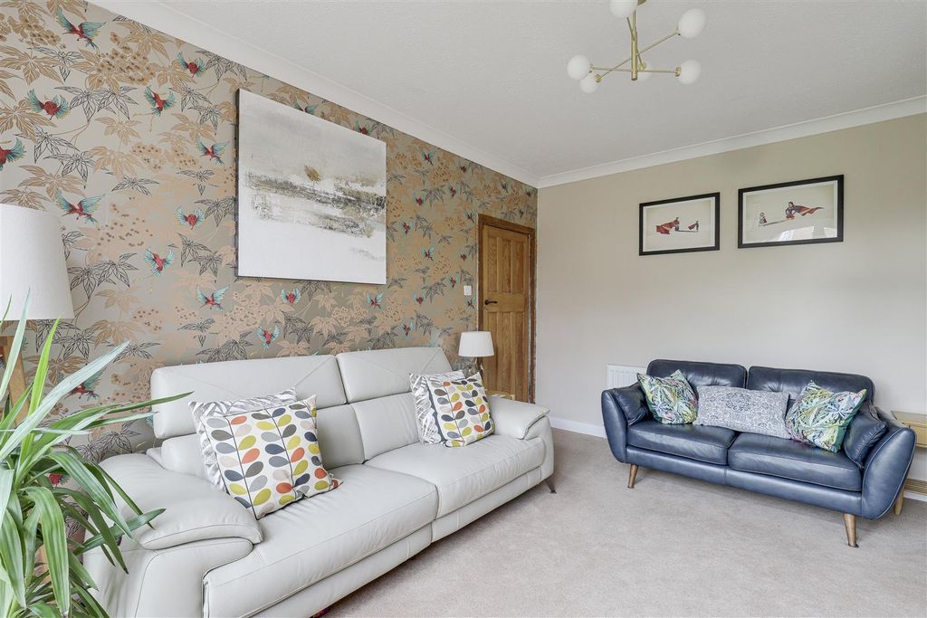 Property photo 3 of 24 31271.Jpg