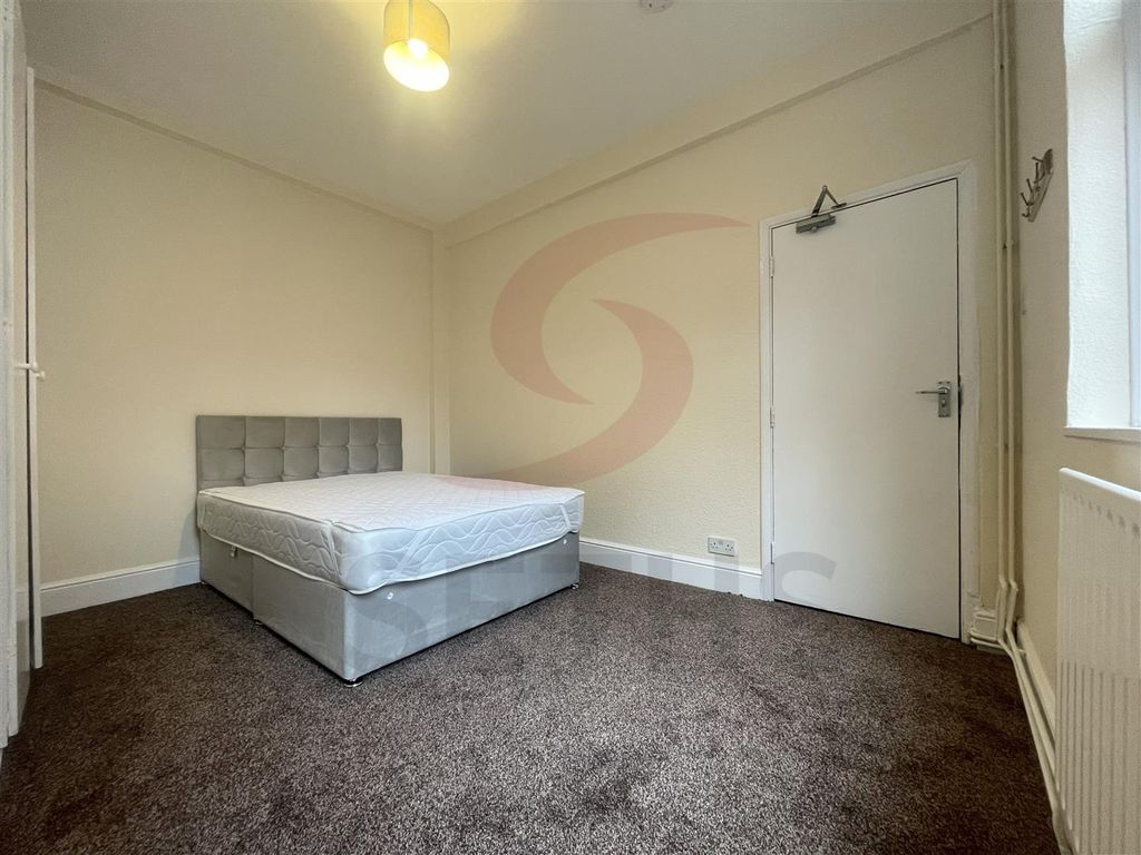 Property photo 2 of 4 Bedroom