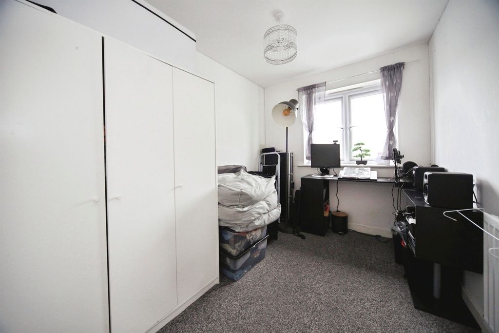 Property photo 3 of 11