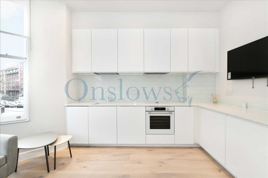 Property photo 3 of 9 Kitchen