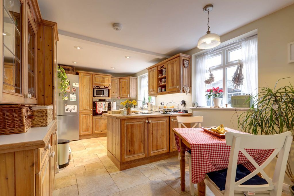 Property photo 2 of 16