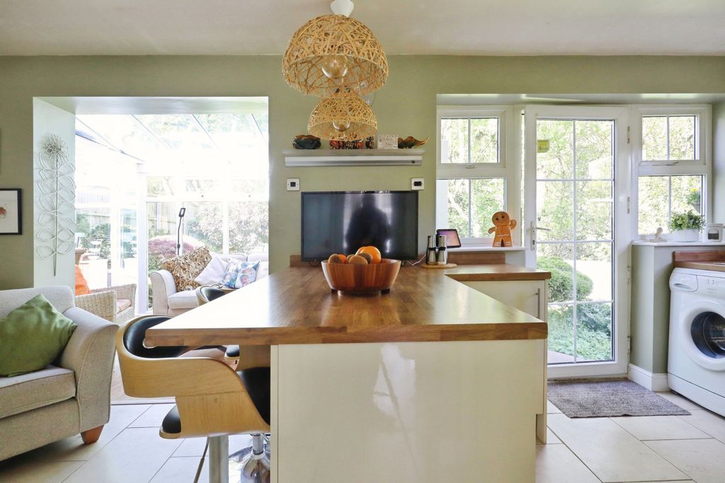 Property photo 3 of 24 Breakfast Kitchen