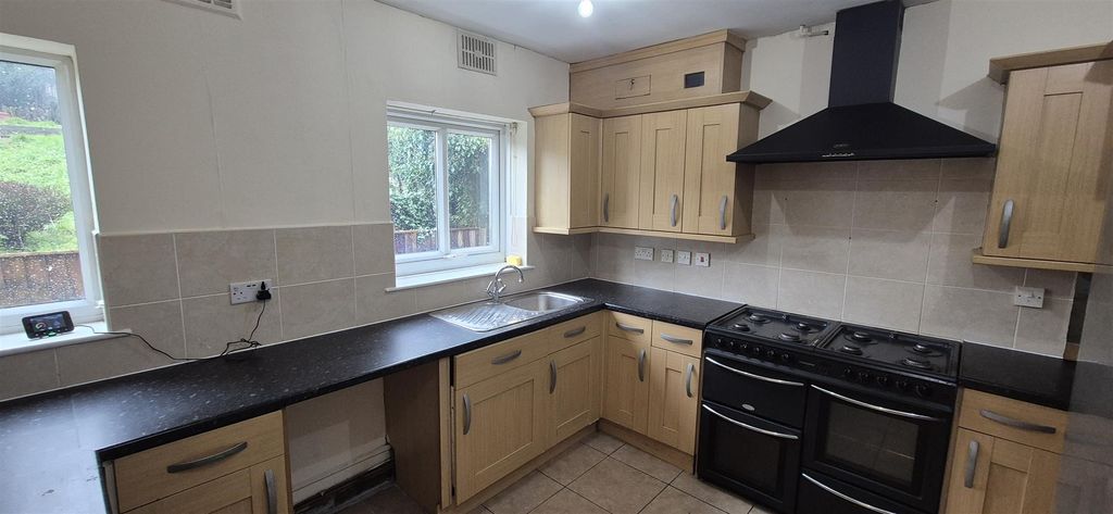 Property photo 2 of 6 Kitchen