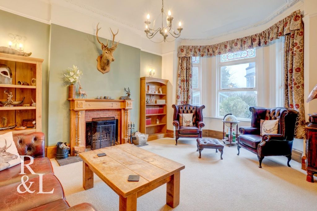 Property photo 3 of 40 34 High Street (34).Jpg