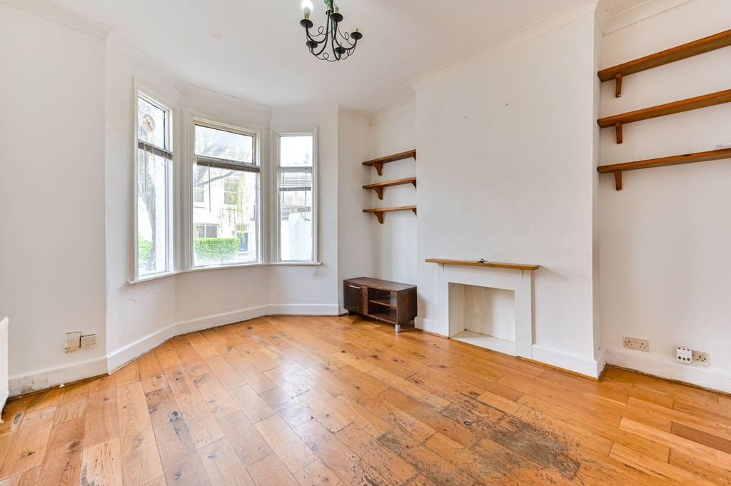 Property photo 2 of 8