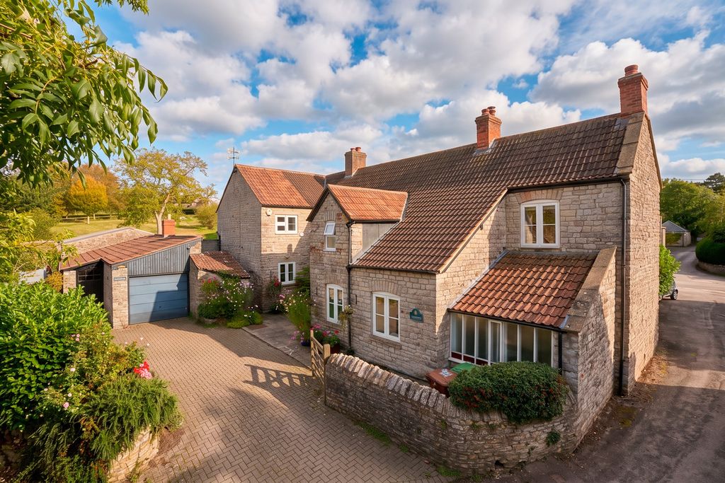 Property photo 1 of 38 5573020