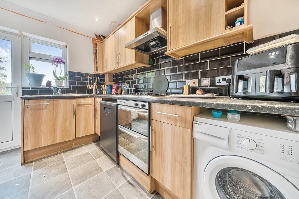 Property photo 2 of 10 Kitchen