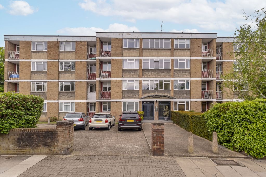 Property photo 1 of 10 17-Avon-Court-Kes...