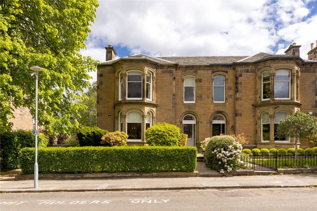 Property photo 2 of 33 43 Lauder Road