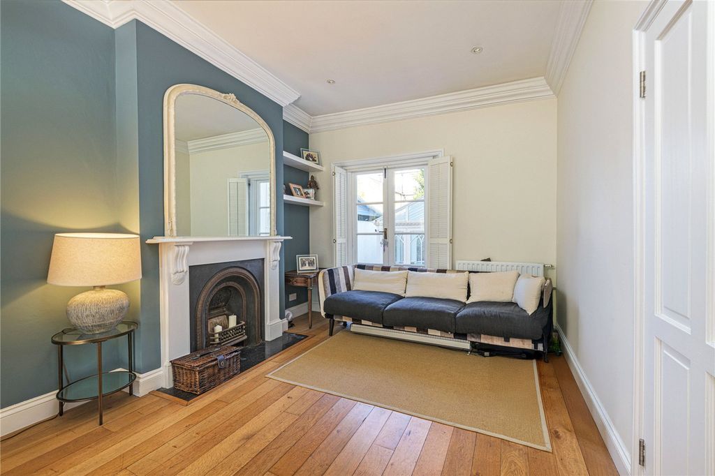 Property photo 3 of 11 Reception