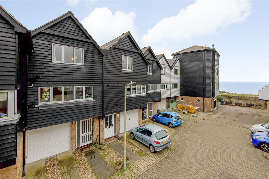 Property photo 2 of 20 Island Wall, Whistable