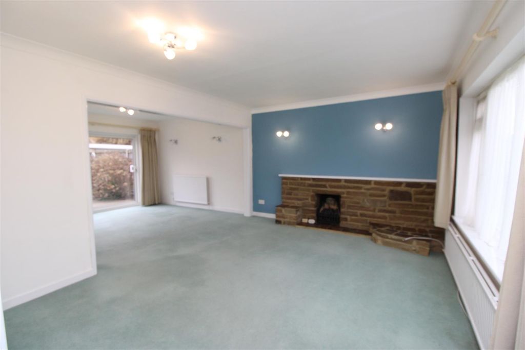 Property photo 2 of 11 Lounge.Jpg