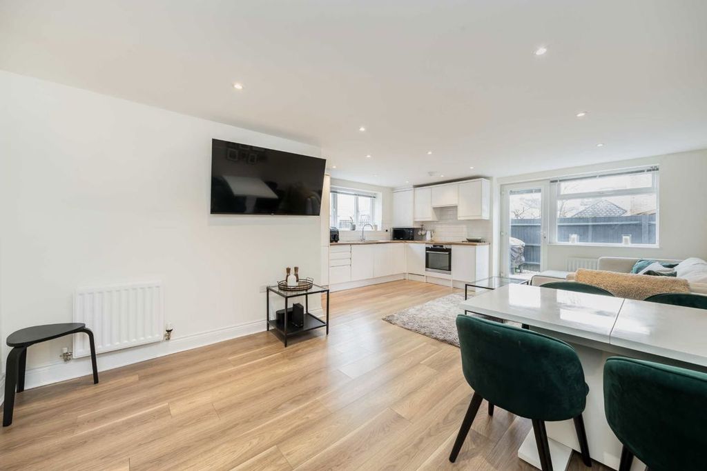 Property photo 1 of 5