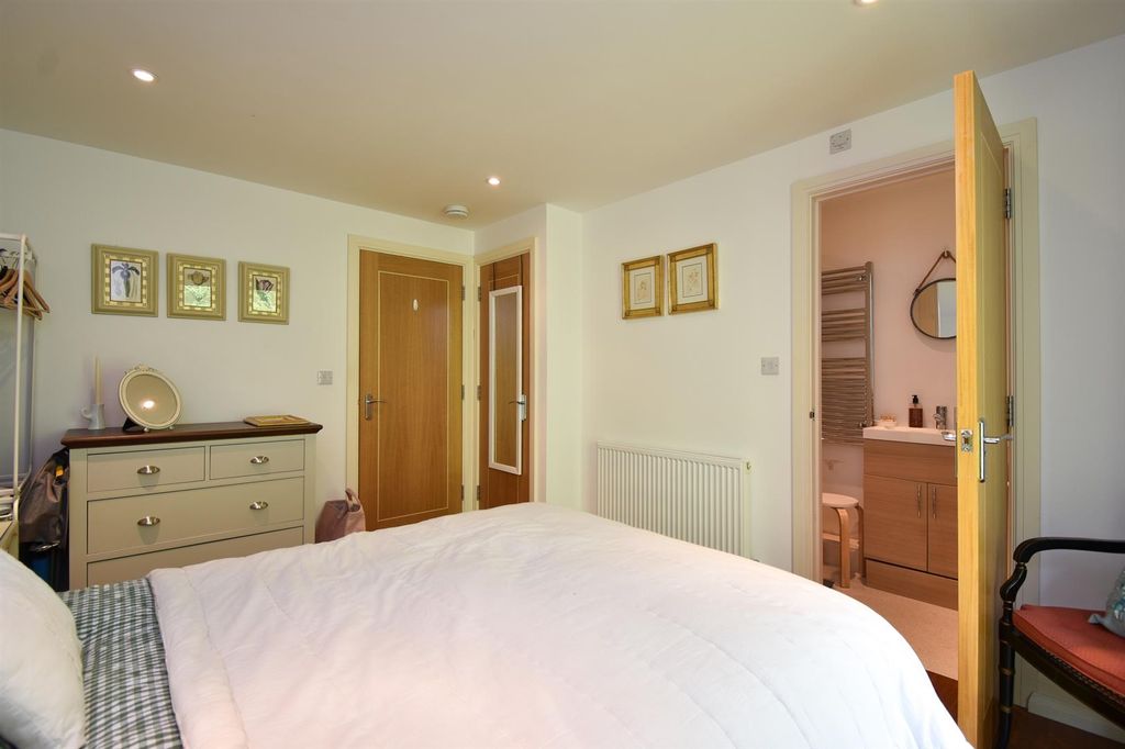 Additional image 11 of 2 bed flat for saleRock-A-Nore Road, Hastings TN34
