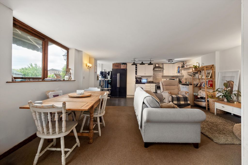 Property photo 3 of 9 Image