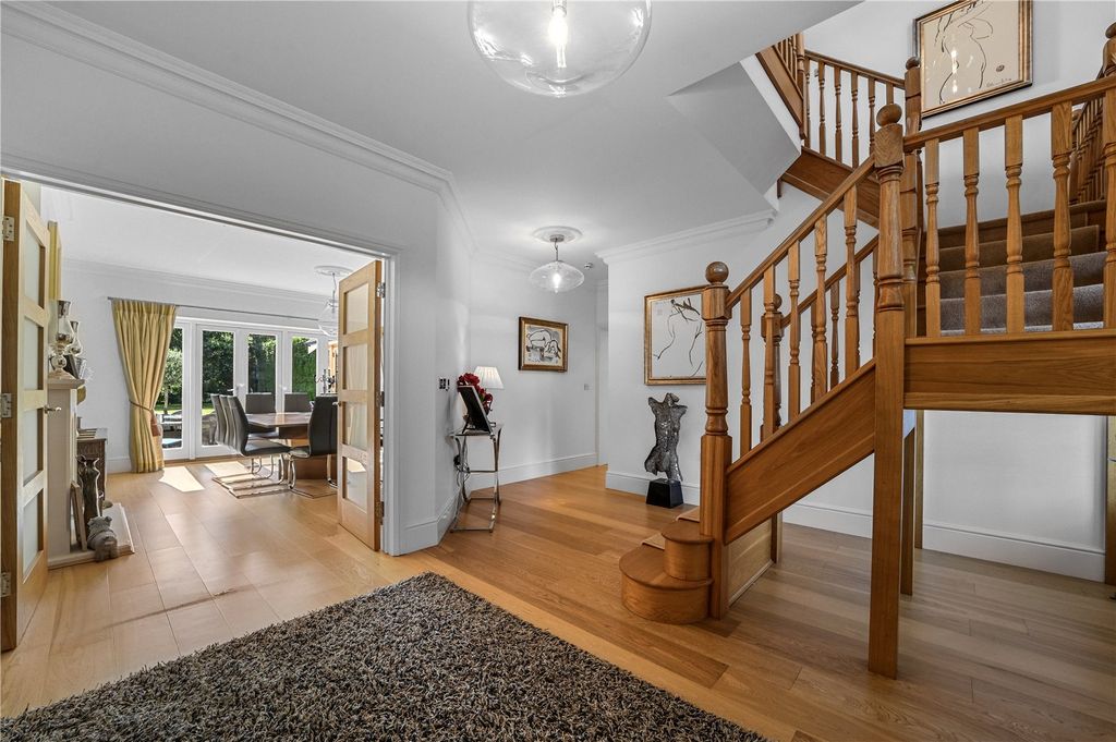 Property photo 2 of 45 Entrance Hall