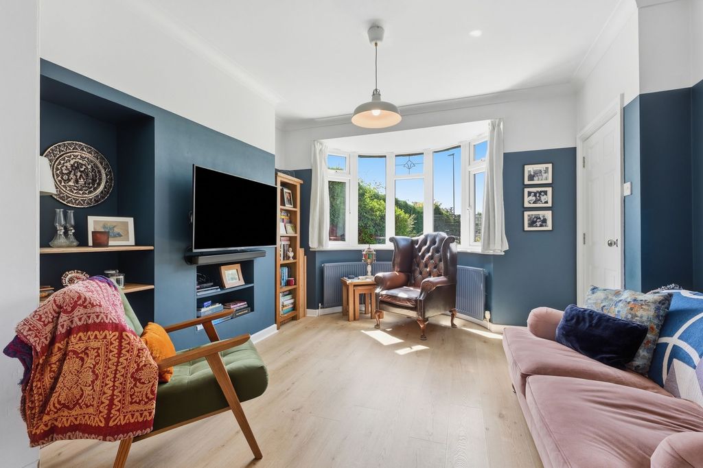 Property photo 2 of 32