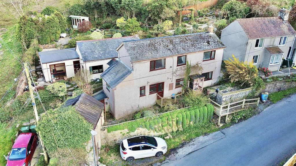 Property photo 2 of 18
