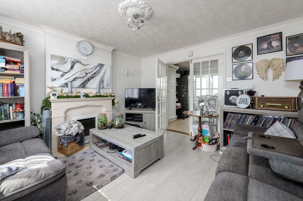 Property photo 3 of 20