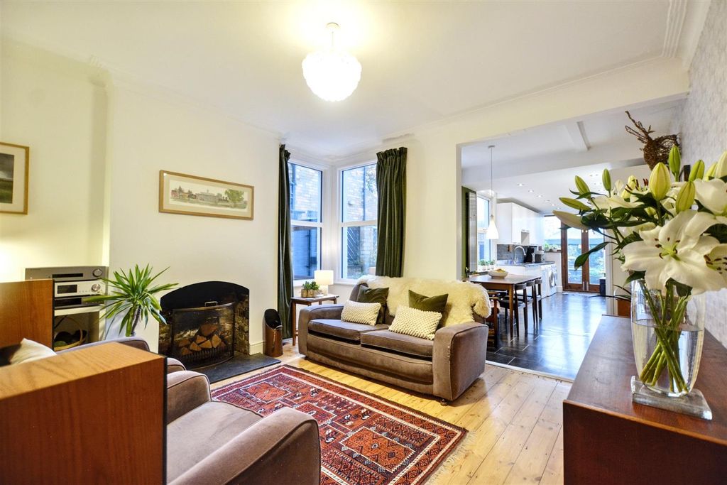 Property photo 3 of 37 Sitting Room