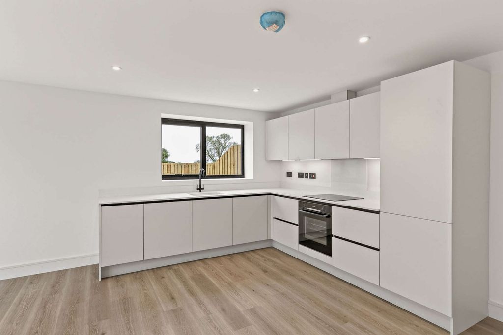 Property photo 2 of 18 Kitchen/Sitting Room