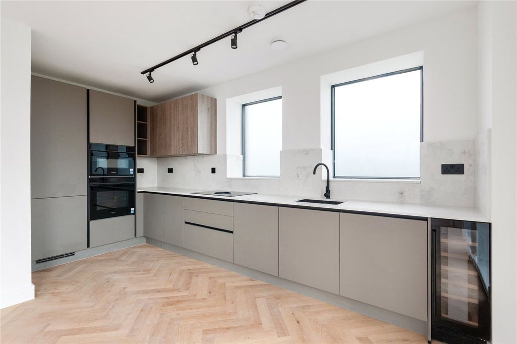 Property photo 3 of 12 Picture No. 08