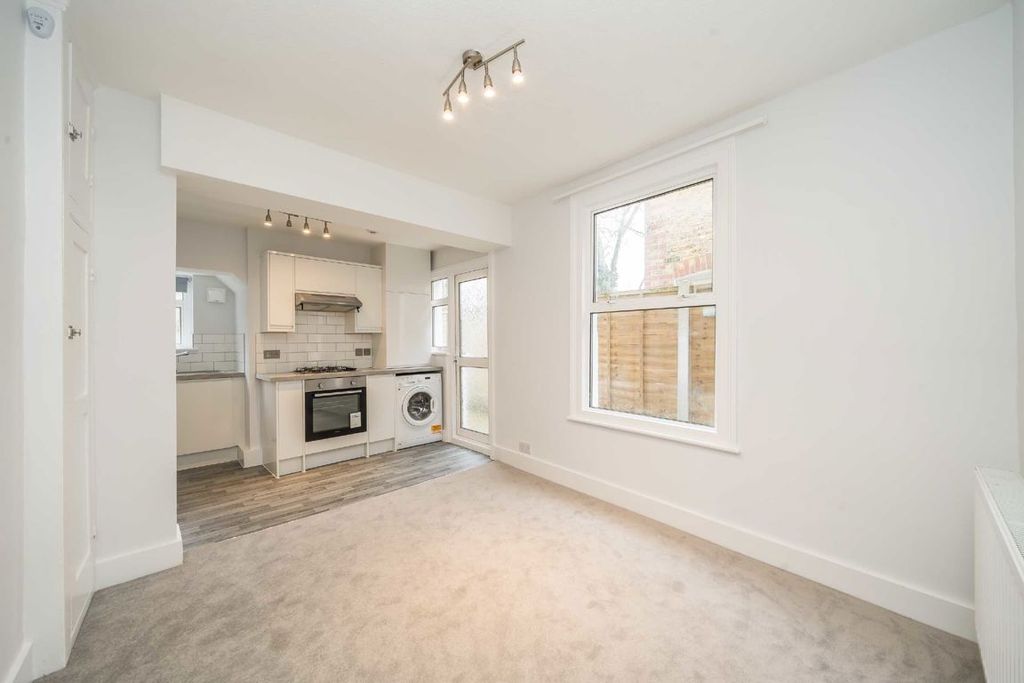 Property photo 2 of 5