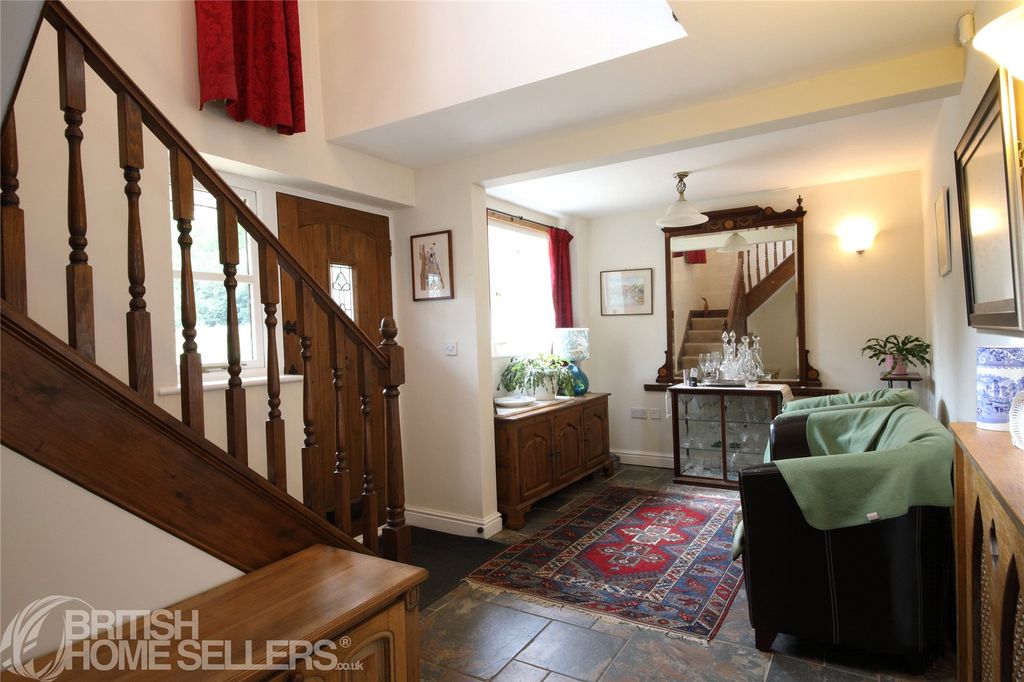 Property photo 2 of 34 Picture No. 32