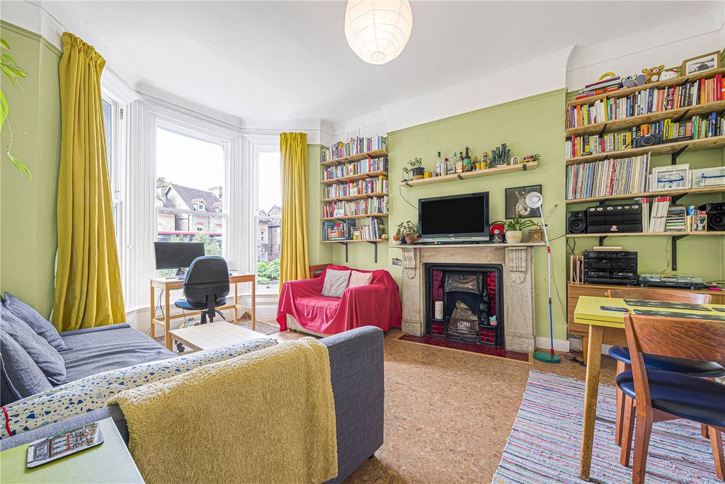 Property photo 3 of 18 Living Room