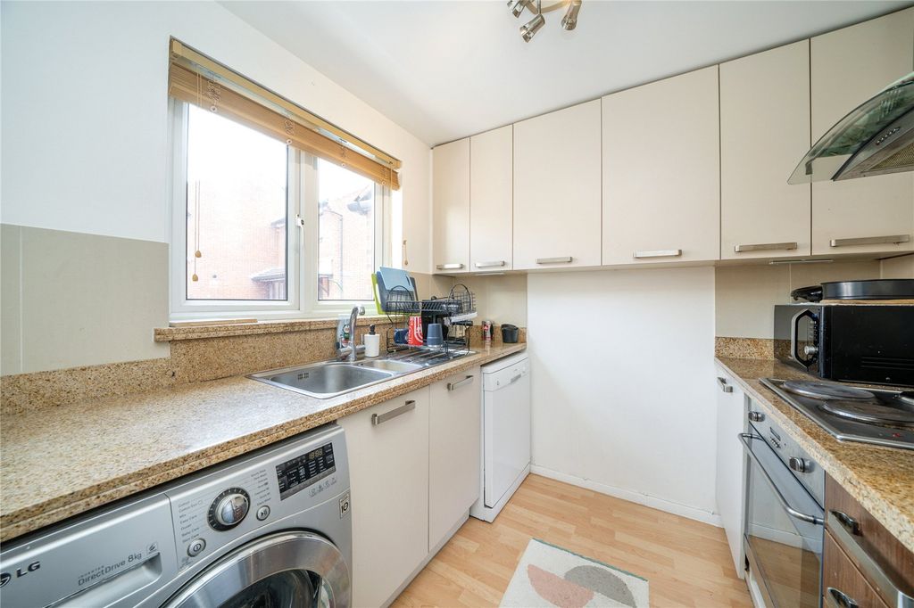 Property photo 3 of 6 Kitchen