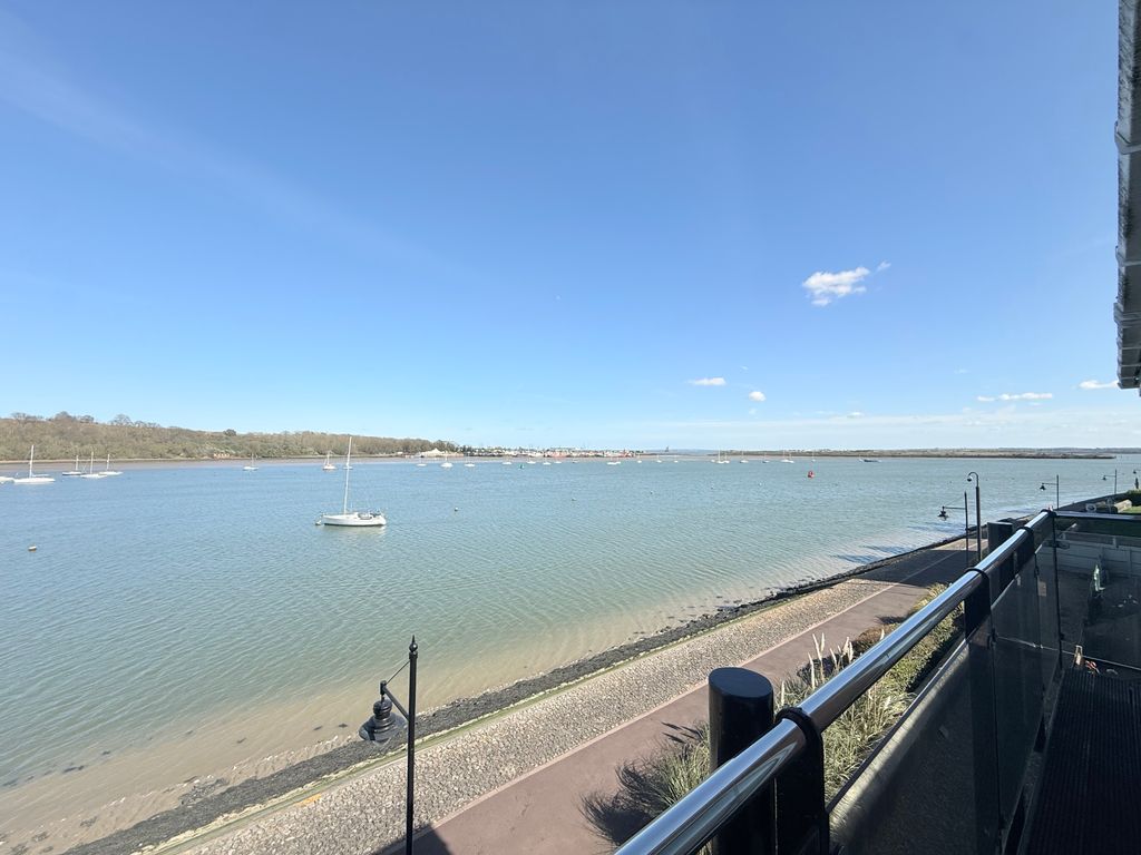 Property photo 3 of 8 Balcony