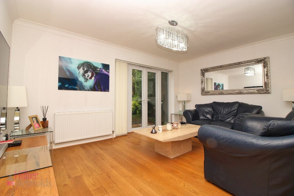 Property photo 2 of 17 Lounge