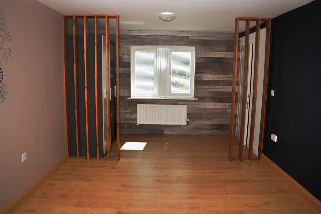 Property photo 3 of 13 Lounge Alt.Jpg