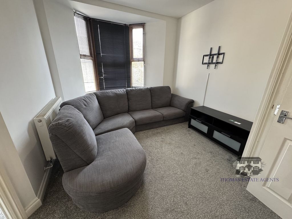Property photo 2 of 9 Lounge