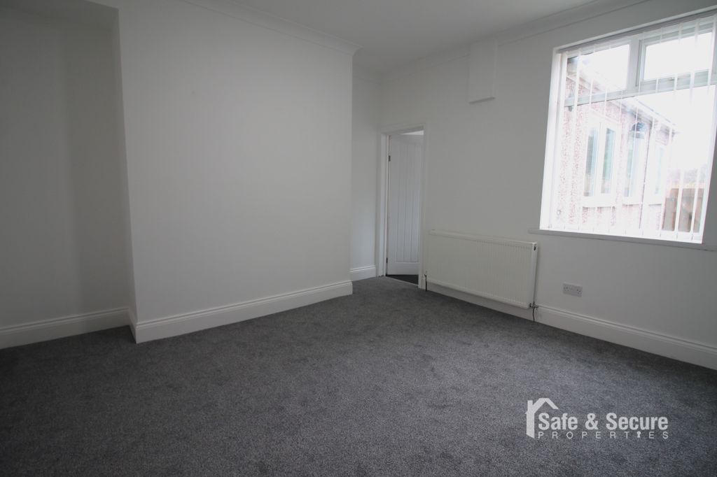 Property photo 3 of 12 Dining Room (1)