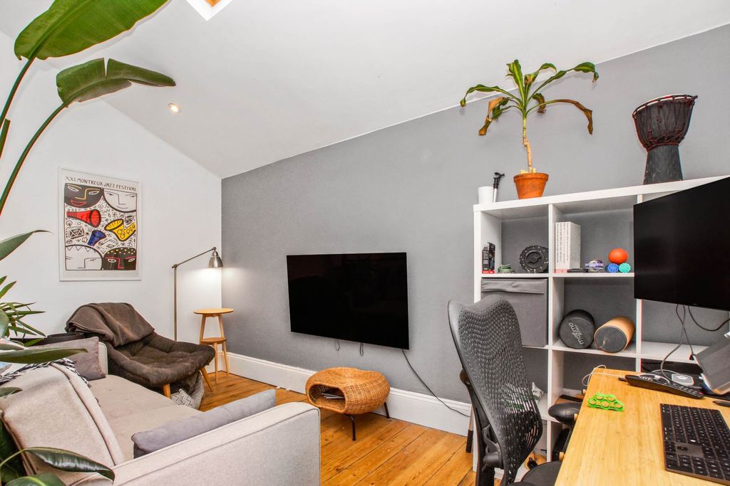 Property photo 2 of 13