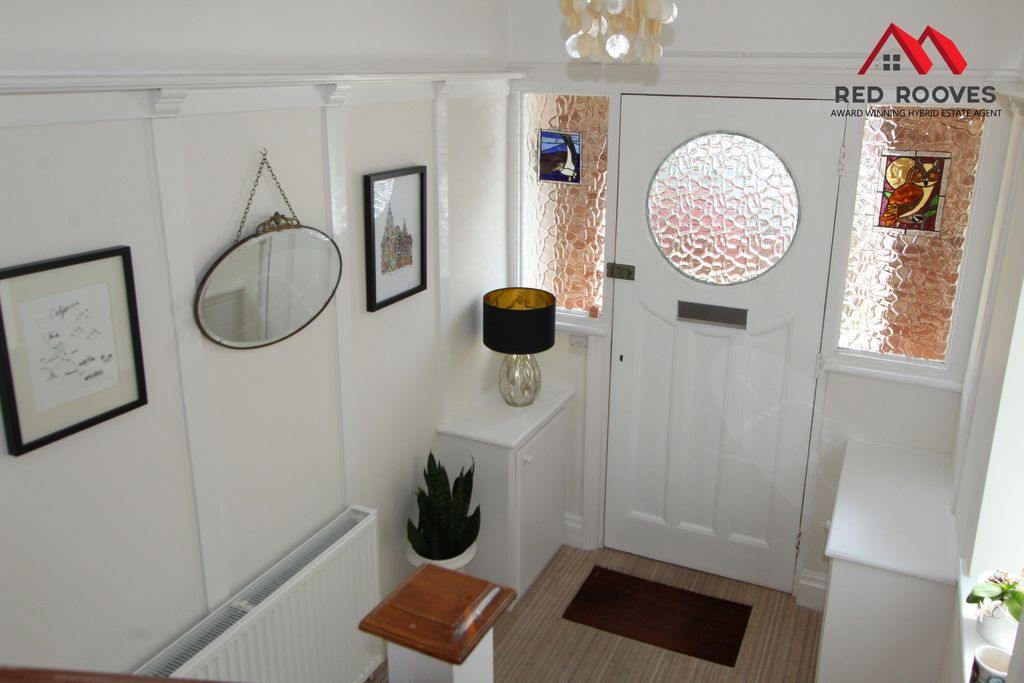 Property photo 3 of 40 Hallway
