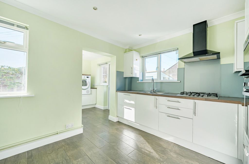 Property photo 2 of 20 1357902-14-68d26B...