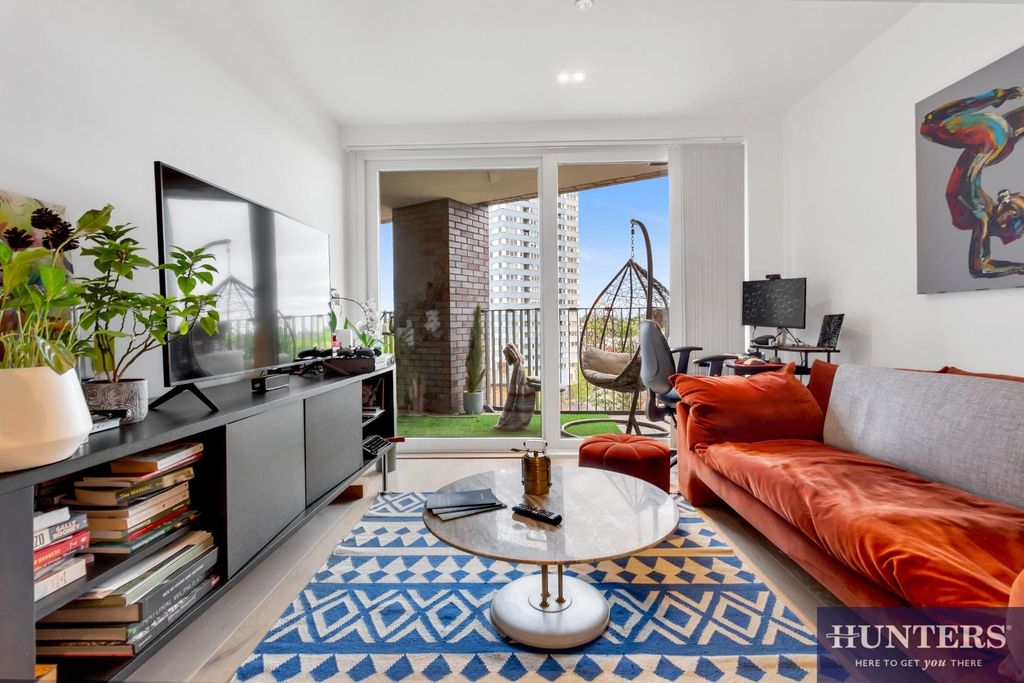Property photo 1 of 12 Reception To Balcony