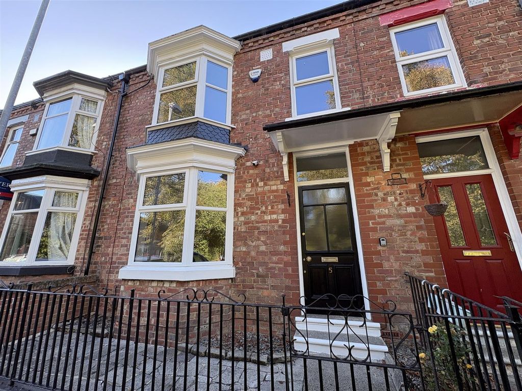 Property photo 1 of 13 Externally