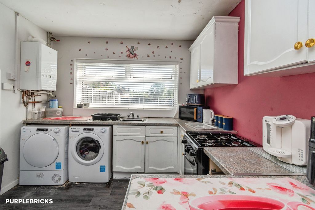 Property photo 3 of 27