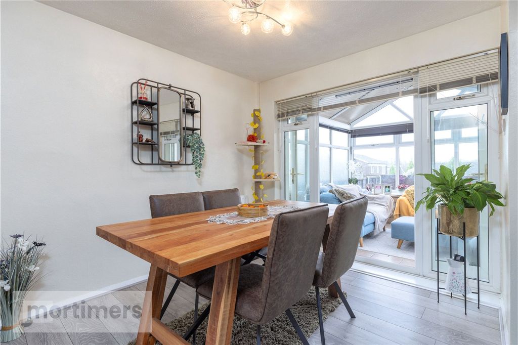 Property photo 3 of 25 Dining Room