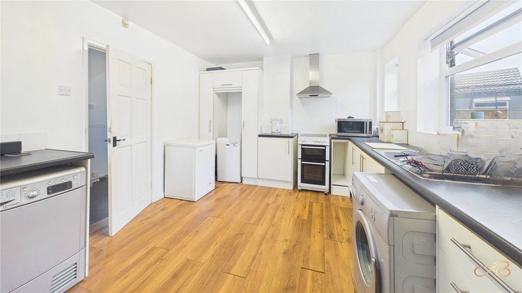 Property photo 2 of 10 Picture No. 08