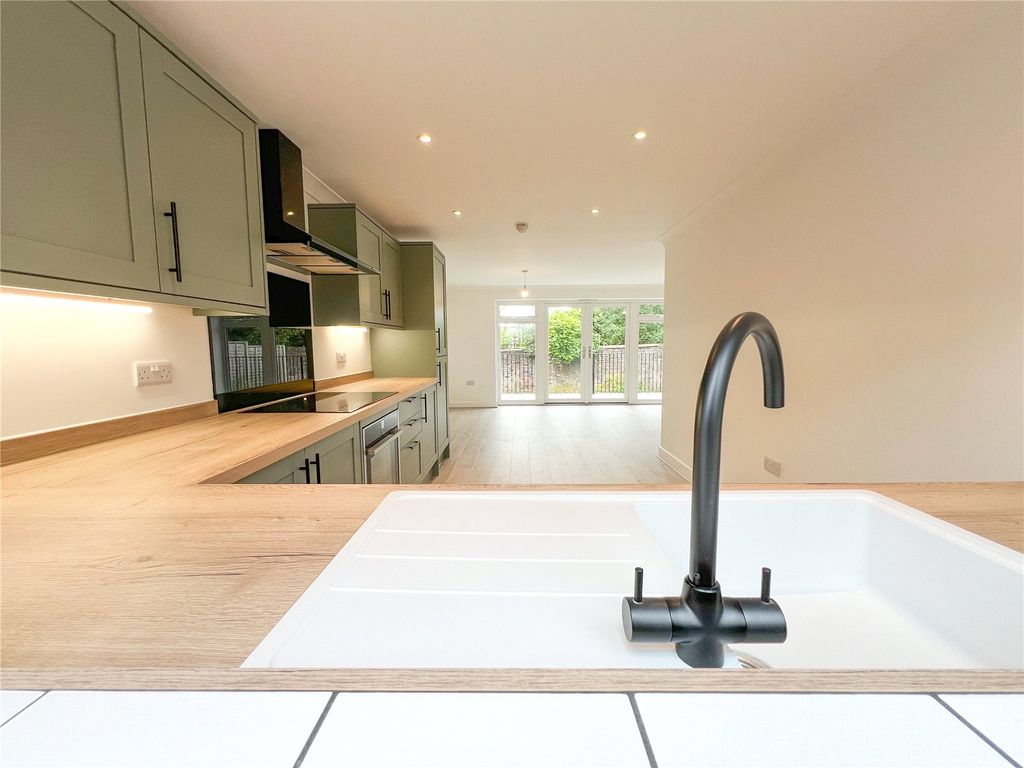 Property photo 3 of 17 Picture No. 02