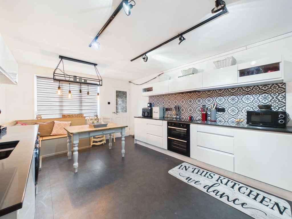 Property photo 3 of 12 Dining Kitchen