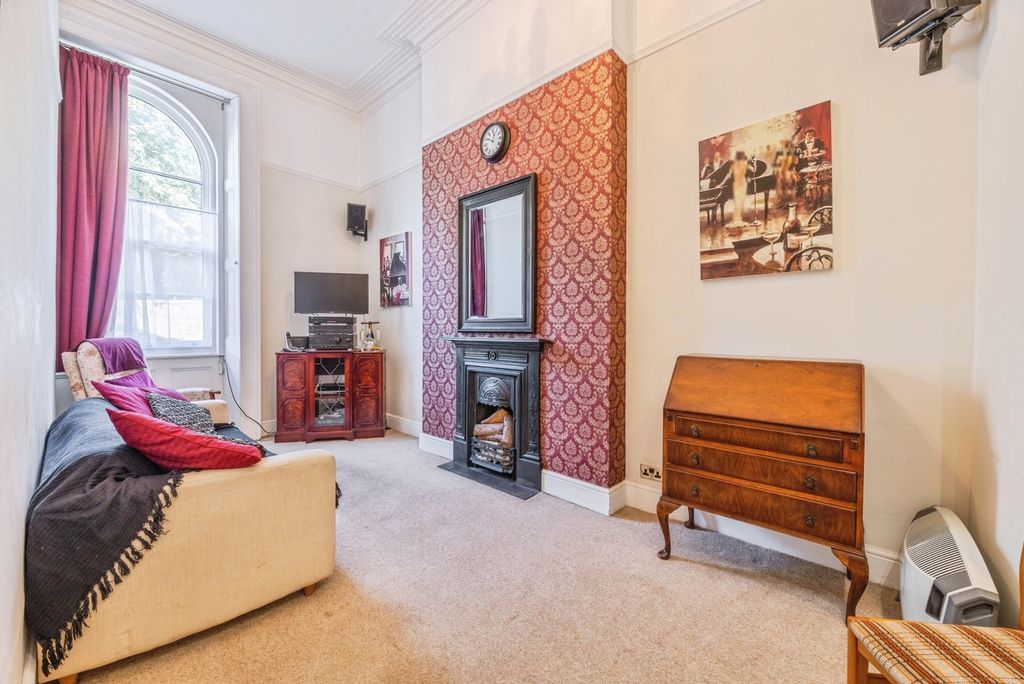 Property photo 3 of 16 Pbox-Img.Jpg