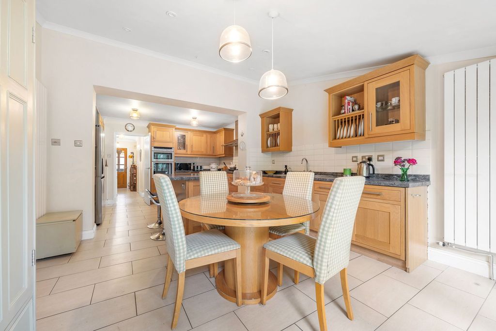 Property photo 2 of 14