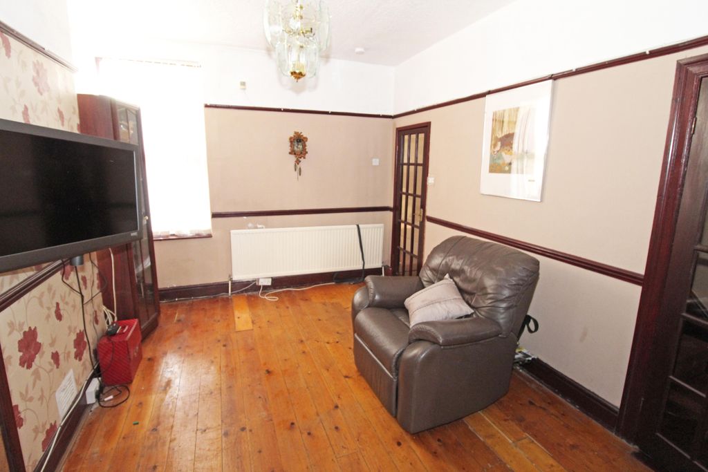 Property photo 3 of 8