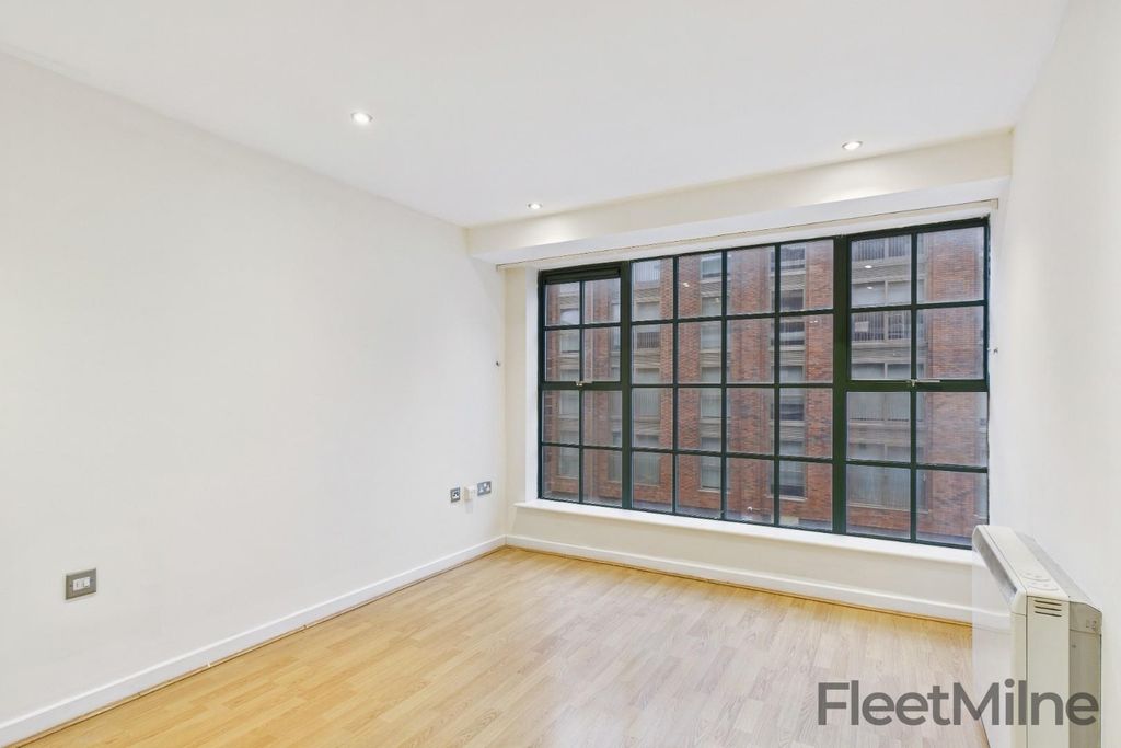 Property photo 1 of 10 Living/Dining Room