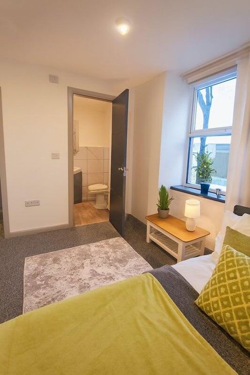 Property photo 3 of 9 Bedroom